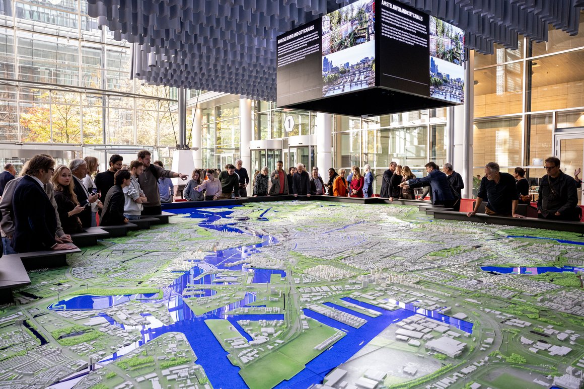 251024-WTC-OnthullingMaquetteAmsterdam_fotografie-SanneCouprie-038